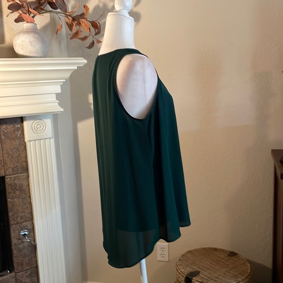 Vince Camuto - green, sleeveless, flowy blouse; high/low: size M - Picture 4 of 6
